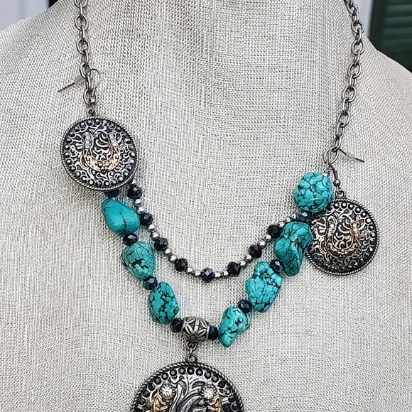 Western style Turquoise Horseshoe necklace w rhinestones and matching earrings - Picture 5 of 7